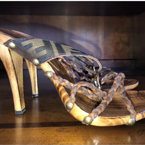 FENDI Authentic & Iconic Logo Sandal heels 39 9 Gorgeous! RARE - Picture 3 of 9